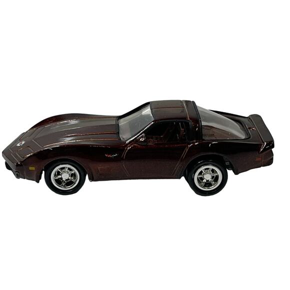 Johnny Lightning Corvette 50th Anniversary -1978 Chevrolet Corvette Dark Claret - Picture 3 of 8